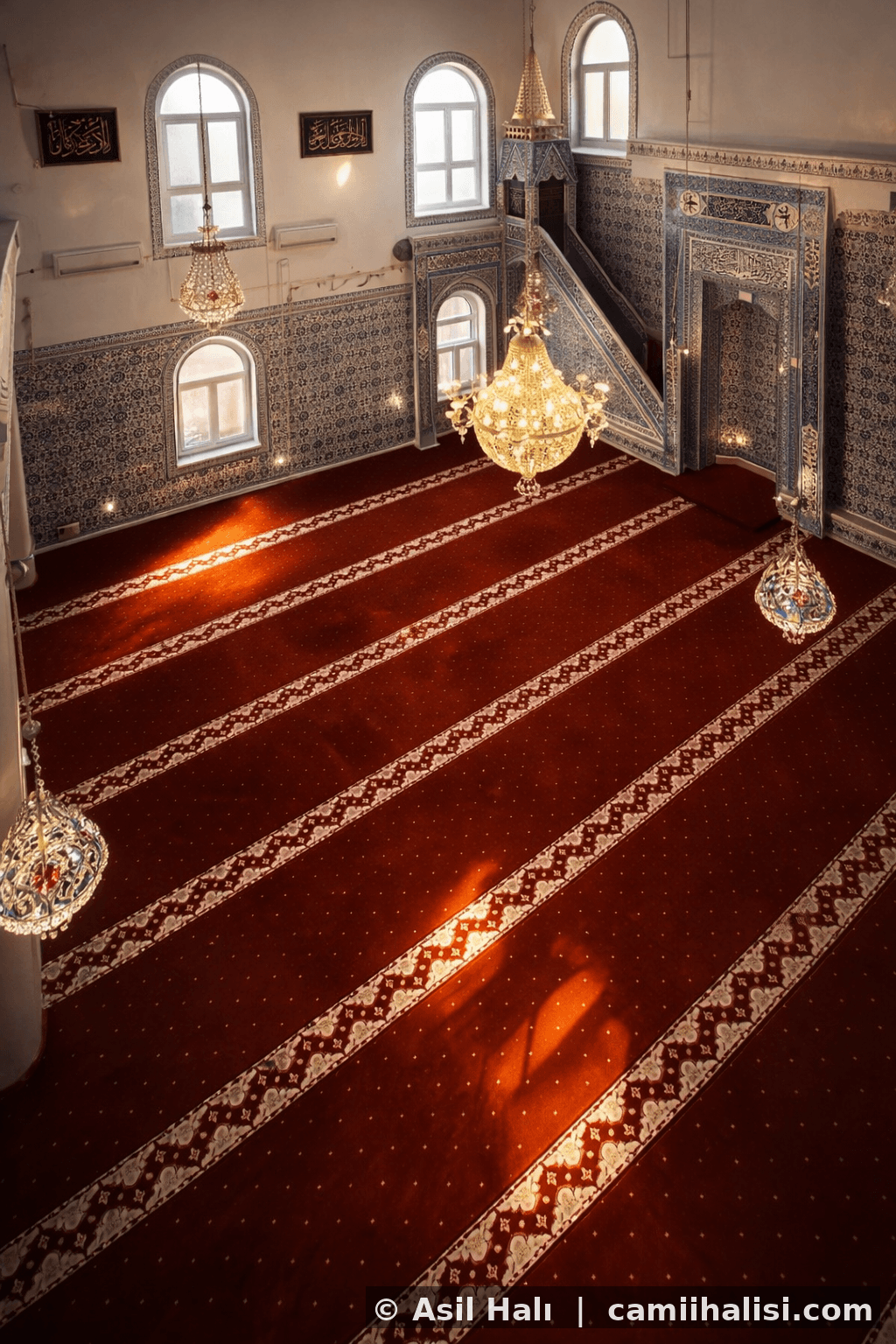 Seccadeli akrilik cami halısı — bireysel namaz bölümlü model