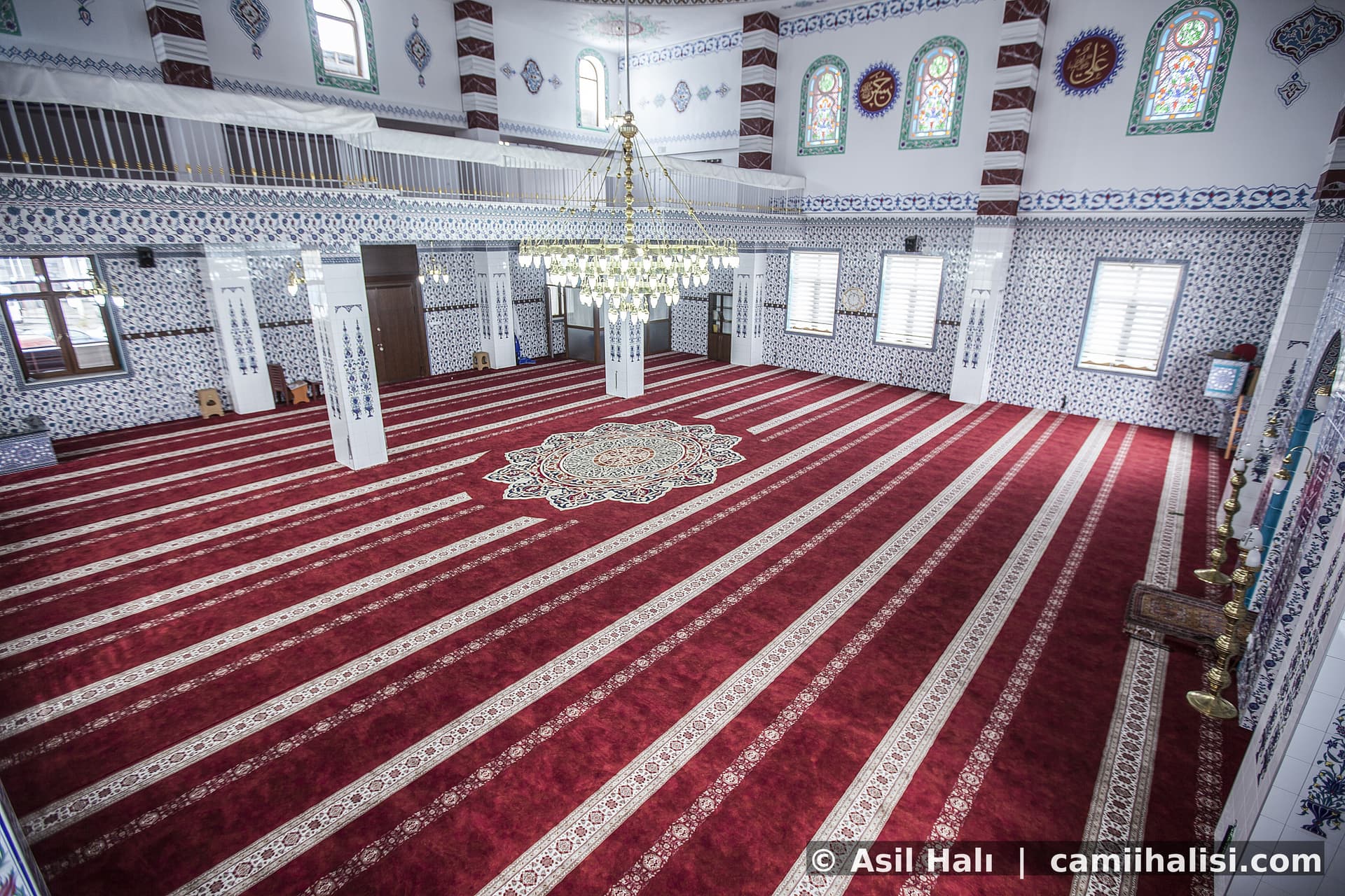 Cami halısı desen detayı — yün cami halısı motif ve saf çizgileri