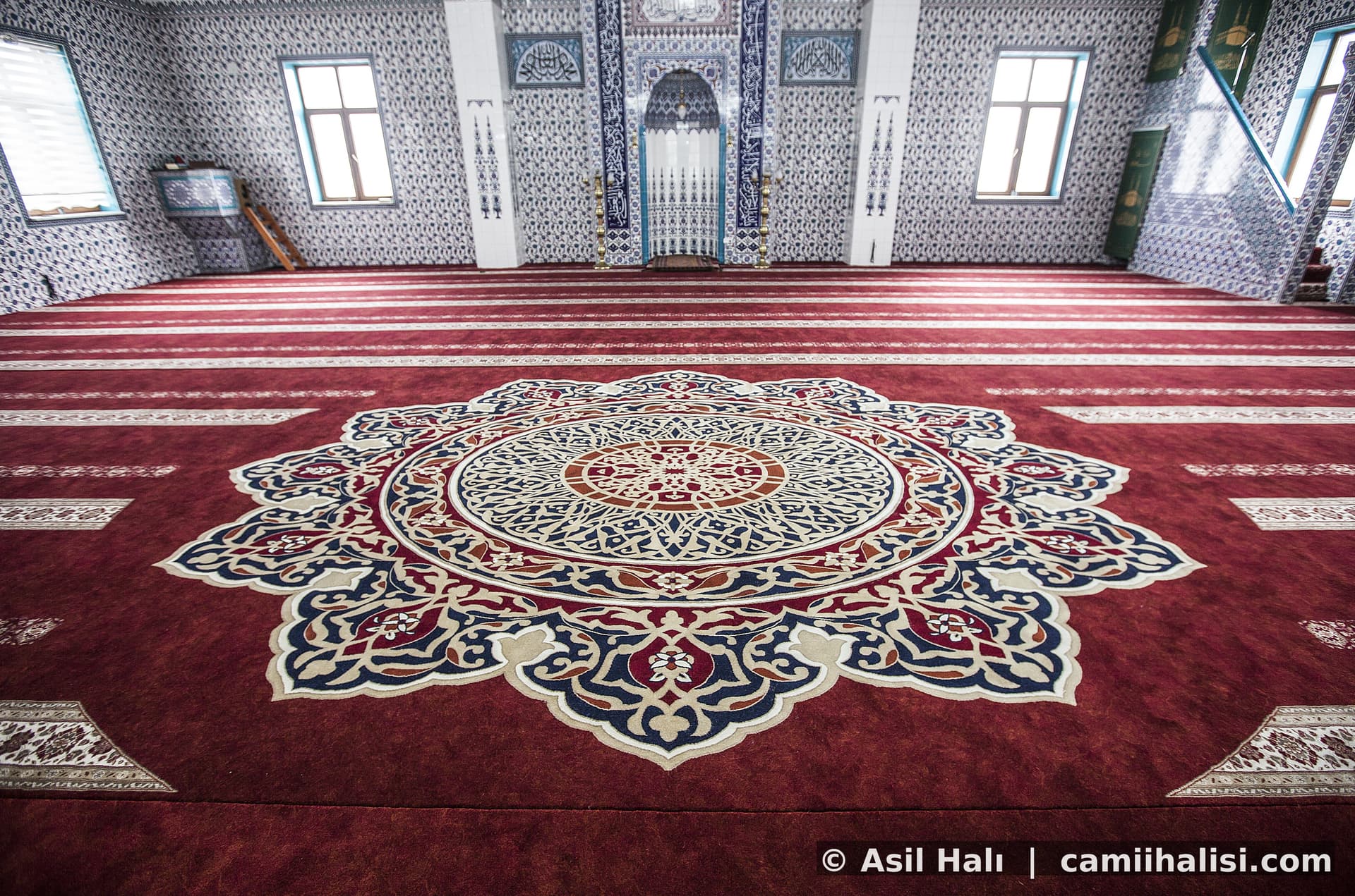 Cami iç mekan cami halısı döşemesi — Asil Halı referans proje