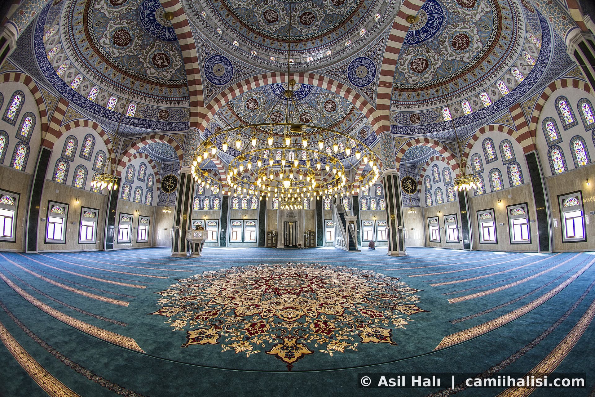 Saflı cami halısı saf düzeni — 50+ yıllık Asil Halı kalitesi